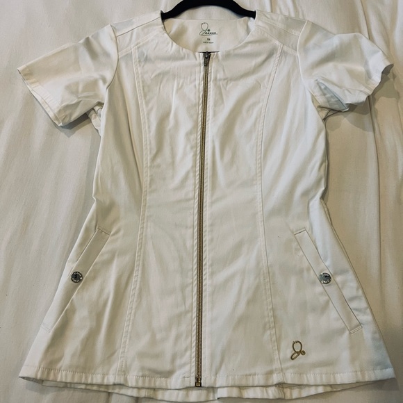 White Jaanuu scrub Front zipper top - Picture 4 of 4